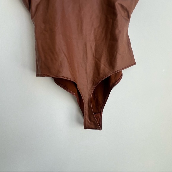 SKIMS Bodysuit WET JERSEY TANK Faux Leather COPPER Vegan Thong Scoop Neck Medium - Picture 12 of 13